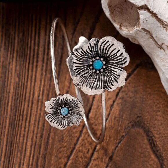 Western Boho Turquoise Flower Arm Cuff - Picture 2 of 6
